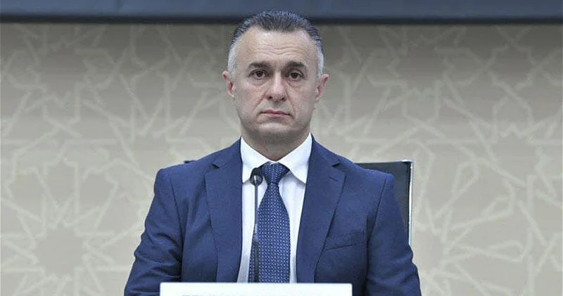 Səhiyyə naziri qanunları pozur, pulları yaxın ətrafına xərcləyir