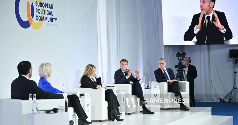 Макрон: Армения больше не воспринимается как спутник России