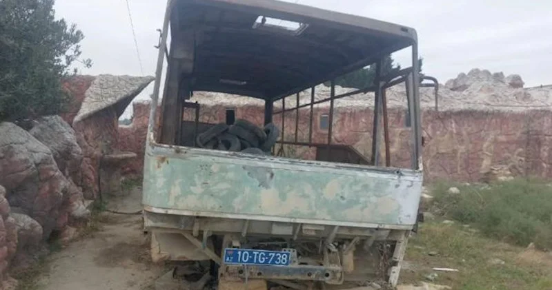 Təkəri, motoru, pəncərələri və oturacaqları olmayan avtobusu 4 700 manata satırlar Fotolar