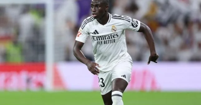 Real ın futbolçusu sıradan çıxdı