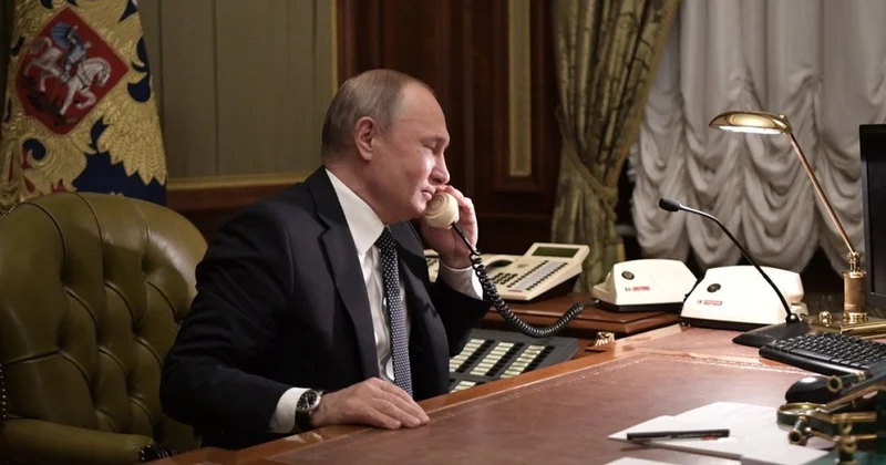 Путин запретил мобильные телефоны