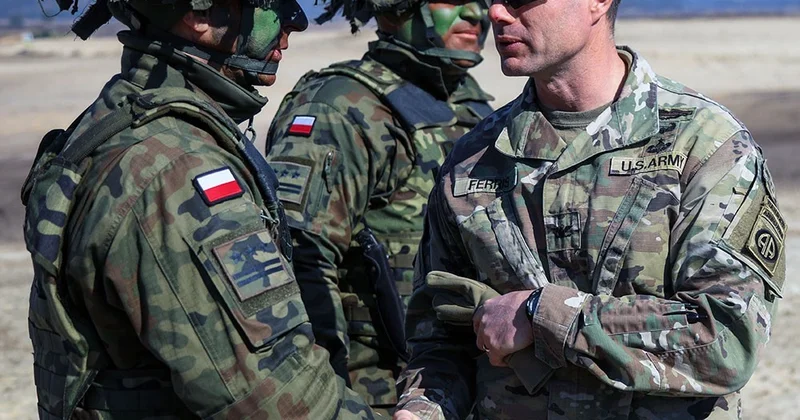 Польша обсуждает с США увеличение военного контингента