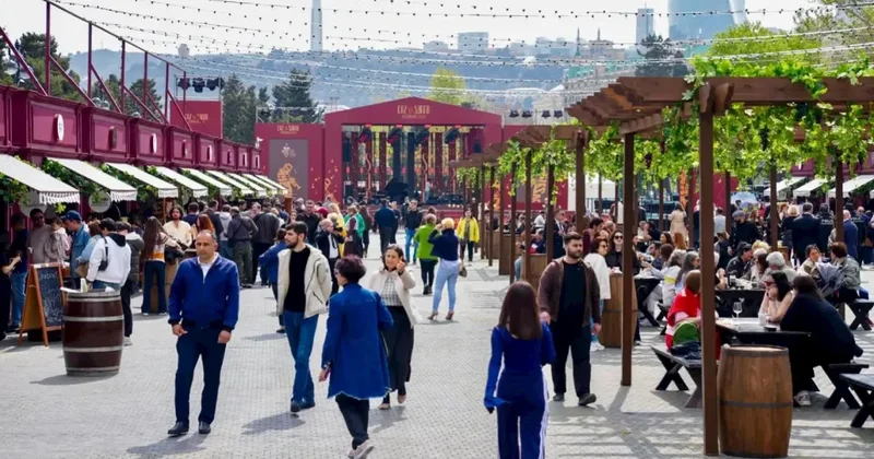 İllərdir qapalı məkanlarda dinlədiyimiz o səs Bulvarda yeni nəfəs tapdı