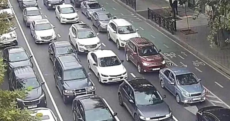 В Баку предложили способ сократить пробки на одной из улиц