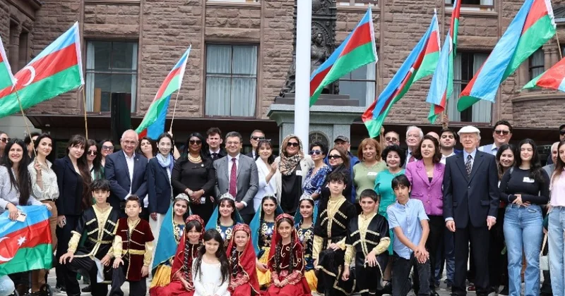 Azərbaycanın Dövlət Bayrağı Kanadanın Ontario Qanunvericilik Assambleyasının önündə ucaldılıb