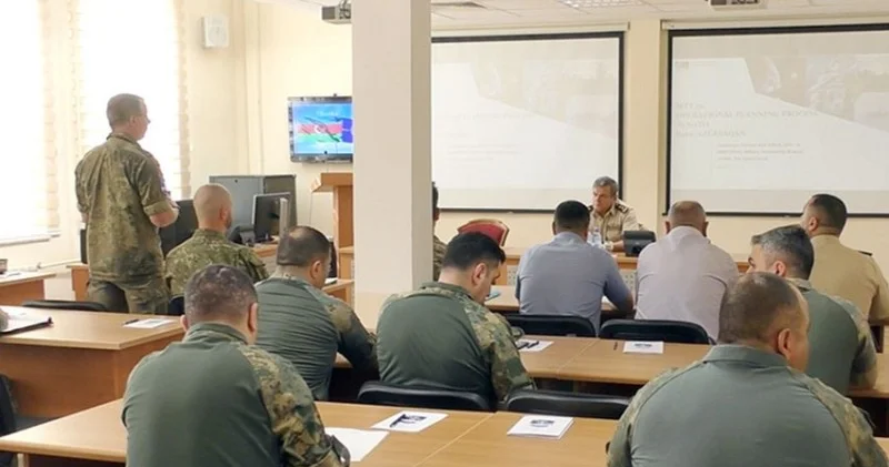 NATO nun Mobil Təlim Qrupu ilə treninq keçirilir