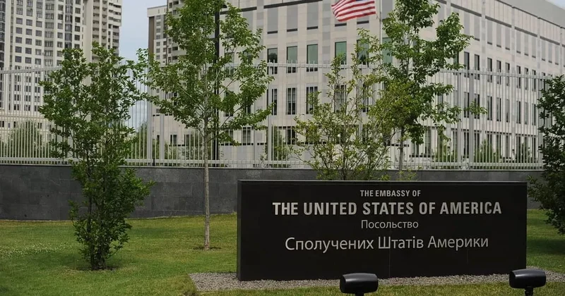 Находящихся в Украине американцев предупредили