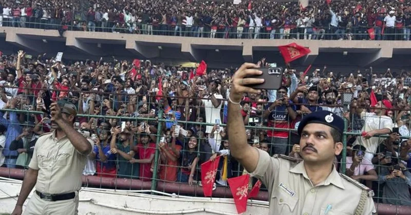 Hindistanda stadionda yaşanmış izdiham nəticəsində 10 dan çox insan öldü