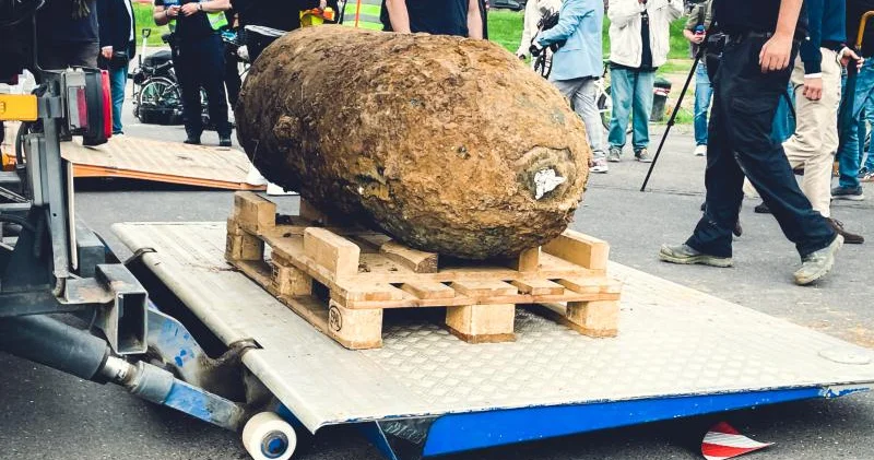 Almaniyada İkinci Dünya Müharibəsindən qalma bombalar tapıldı FOTOLAR
