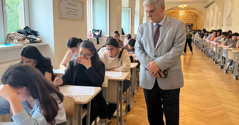 Pedaqoji Universitetin rektoru imtahanların gedişi ilə tanış olub