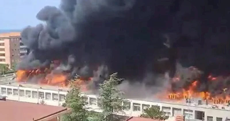 İtaliyada universitetdə güclü yanğın Video