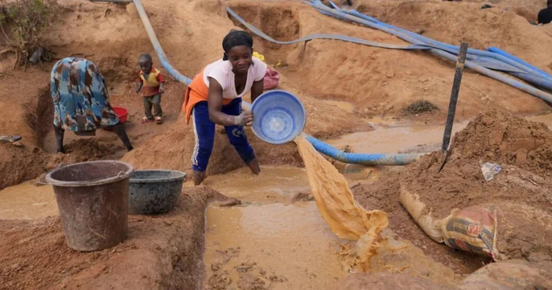 Nigeriyada qum mədəninin çökməsi nəticəsində 11 uşaq ölüb