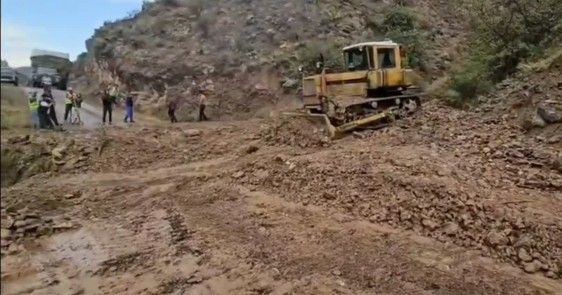 Sel suları Ordubadın Tivi kəndinin yolunu yararsız vəziyyətə salıb