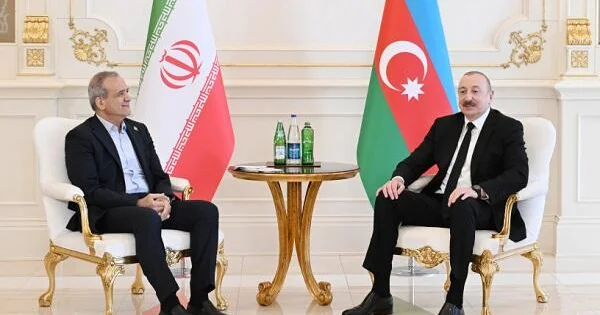 İlham Əliyev Pezeşkianla danışdı