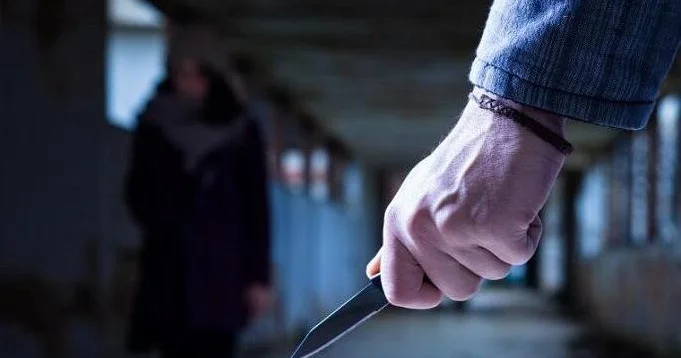 Bibisini ev üstündə bıçaqladı QƏRAR