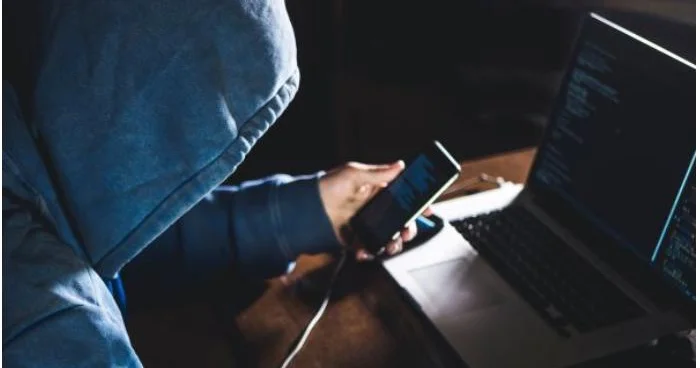 Yüz milyonlarla smartfon sındırılma riski ilə üzləşdi