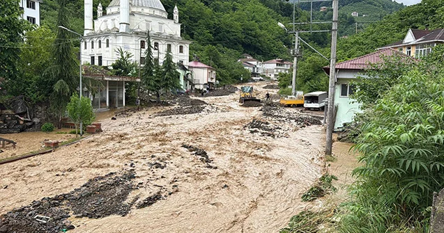 Trabzonu sel basdı, bir nəfər itkin düşdü Foto