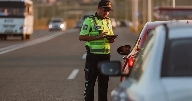 Yol polisi sürücünü hansı hallarda saxlaya bilər? ŞƏRH EDİLDİ