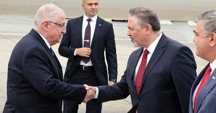Министр обороны Турции прибыл в Брюссель на заседание НАТО