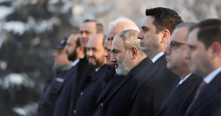 Ermənistan hakimiyyətində demokratik böhran dərinləşir Politoloq