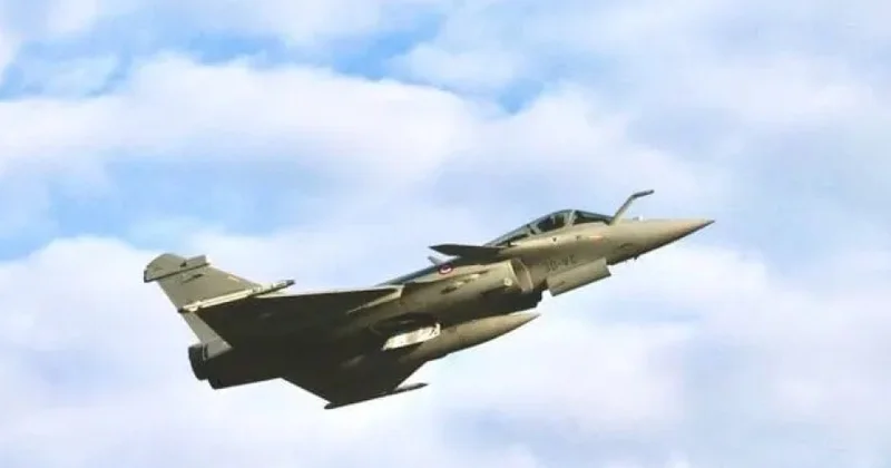 Fransada həyəcan siqnalı: “Rafale” qırıcısı əmrə tabe olmayan təyyarəyə görə havaya qalxıb