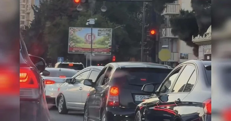 Sumqayıtda işıqforlar dəyişdirilir: Sürücü də, piyada da narazıdır
