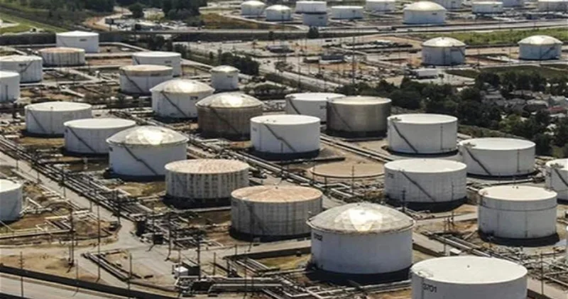 FT: США сокращают нефтяные запасы до минимума с 2004 года на фоне войны с Ираном