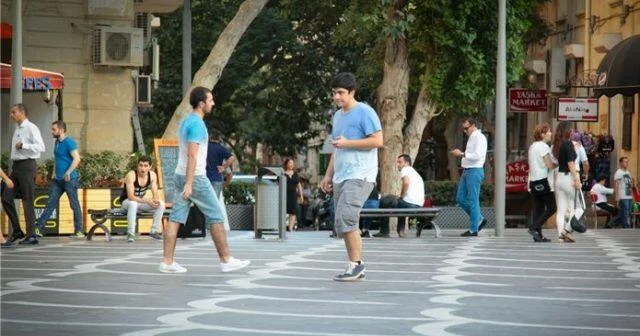 Geyimlər niyə tez sıradan çıxır? Ekspert