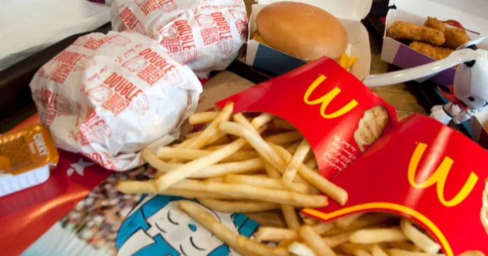 “McDonald’s”dan sifariş verdiyi yeməkdən narazı qalıb pulunu geri istədi; görün nə baş verdi ŞİKAYƏT