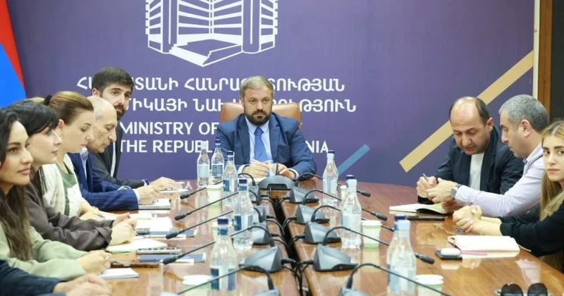İrəvanda nazirlikdə qalmaqal KONKRET
