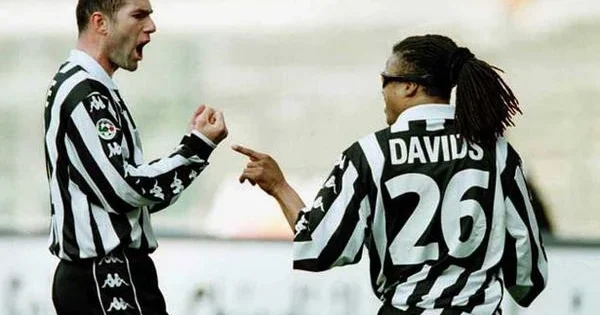 Zidan illər sonra etiraf etdi “Asfaltda futbol oynayırdıq”