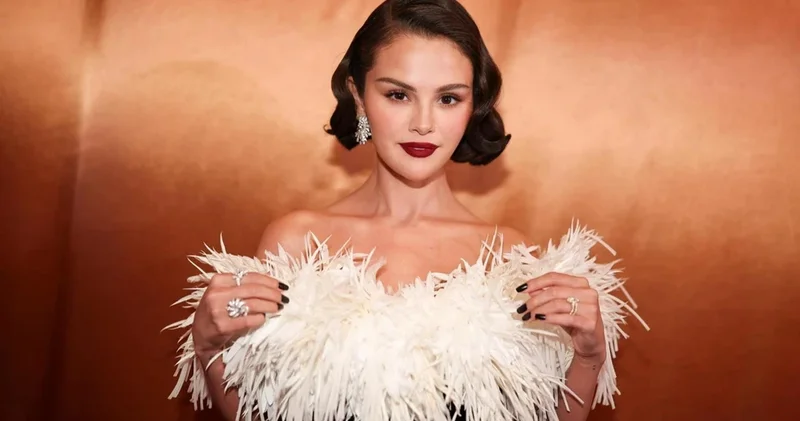 Selena Qomezin yeni imici Foto