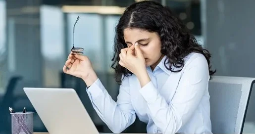 Karyerada 45 yaş baryeri: ChatGPT təcrübəli işçiləri silir?