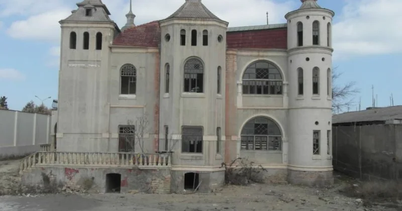 Bakıda dağılan “tarixi malikanə”nin fotosu süni intellektlə yaradılıb RƏSMİ
