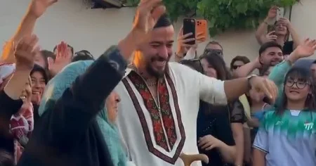 Mahmut Orhan doğma kəndində səhnəyə çıxdı VİDEO