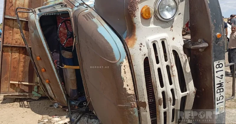 В Джалилабаде столкнулись грузовой и легковой автомобили, есть пострадавшие