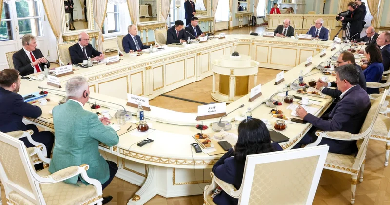 Putin: Rusiya və Ukrayna arasında mümkün razılaşmalar tarixi sənədlər ola bilər