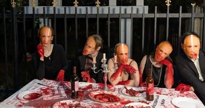 İrəvanda Putinə qarşı etiraz: “Qanlı masa” Foto