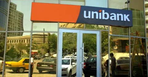 Müştəri Unibankdan narazıdır