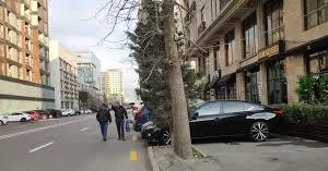 Bakıdakı piyadaların vay halına: Komissiyalar səkinin zəbtinə heç vaxt reaksiya vermir