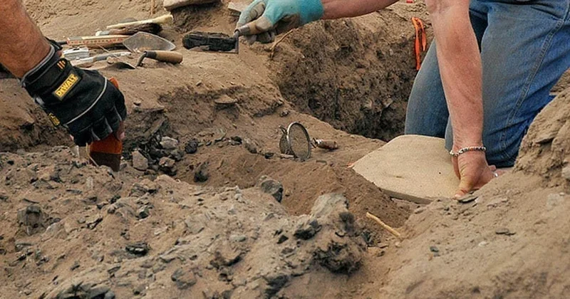 Təsadüfən tapılan Roma qılıncları Britaniyada qədim məskunlaşmanı üzə çıxardı