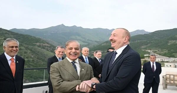 Prezident Şahbaz Şərifi Xankəndidə qarşıladı