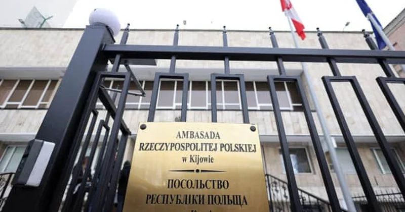 Россия разбомбила консульство Польши