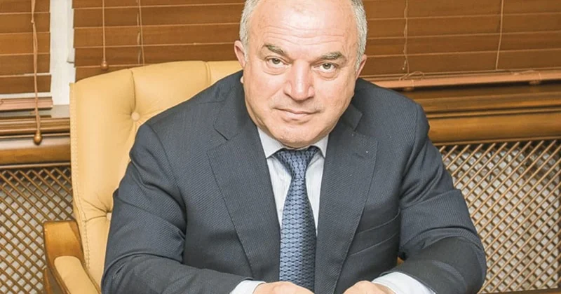 Kamil Əliyev özü üçün işıqfor qoydurub məşhur şirkətə etiraz