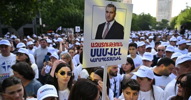 В Ереване усилили охрану здания СНБ из за массовых шествий