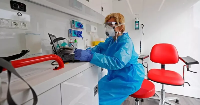 В Великобритании распространяется новый штамм COVID 19