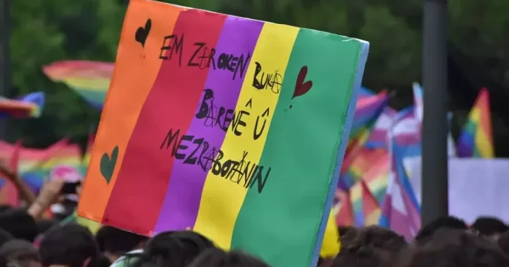 Lezbiyan, gey, biseksual və translar Makronun ətrafına niyə yığışdı? Böyük Manipulyator