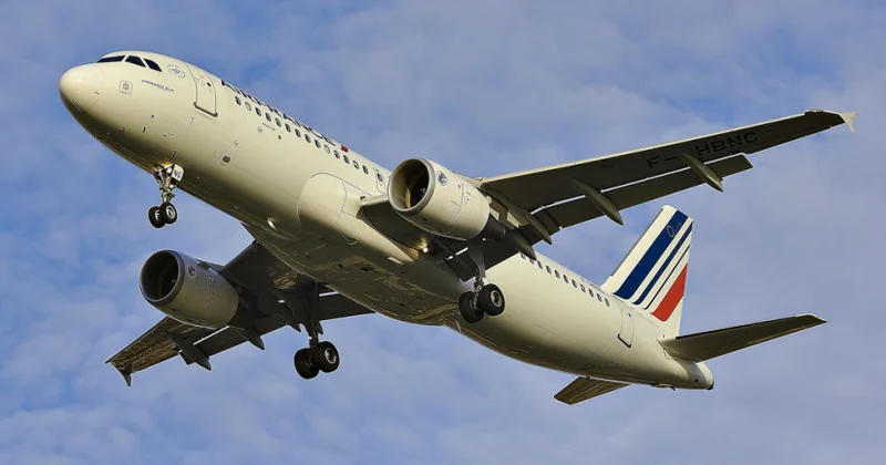 Fransada aviadispetçerlərin iki günlük tətili davam edir