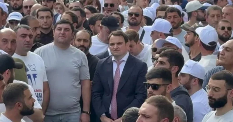 İrəvanda Samvel Karapetyana dəstək aksiyası başlayıb