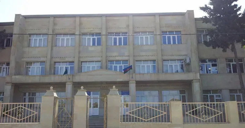 34 illik müəllim işindən kənarlaşdırılıb Bakıda daha bir direktor qalmaqalı FOTO